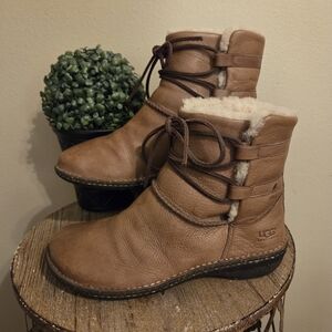 UGG Caspia Tan Leather Wrapped Lace Sheepskin Lined Ankle Booties Women's SZ 11‎